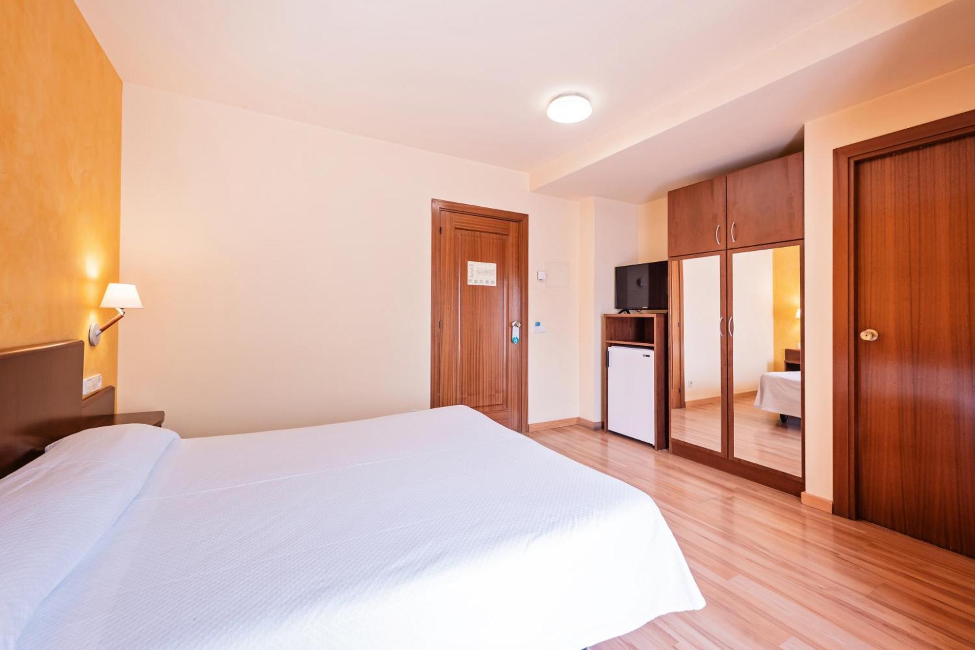 Hotel La Perla D'Олот Экстерьер фото